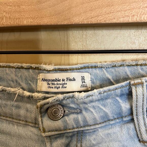 Abercrombie & Fitch The 90’s Straight Ultra High Rise Jeans - Picture 5 of 6